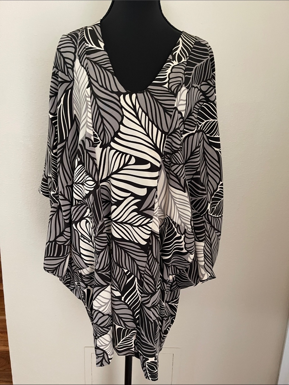 NWT Manuhealii Poipu Dress Kuluʻi Jungle Gray XS-S